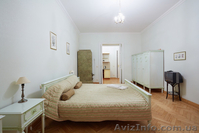 Просторная и светлая однокомнатная квартира в центре - <ro>Изображение</ro><ru>Изображение</ru> #2, <ru>Объявление</ru> #1317227