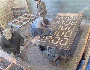 На роботу в Польщу потрібен досвідчений столяр для реставрації дверей,  сходів,  п