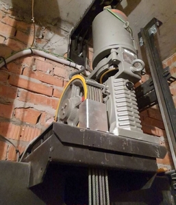 Ліфти та ліфтове обладнання. Пасажирські,  панорамні,  вантажні