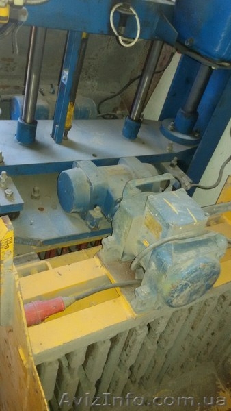 Прес для бетонних робіт в зборі з пресформами 1998 - <ro>Изображение</ro><ru>Изображение</ru> #5, <ru>Объявление</ru> #1311060