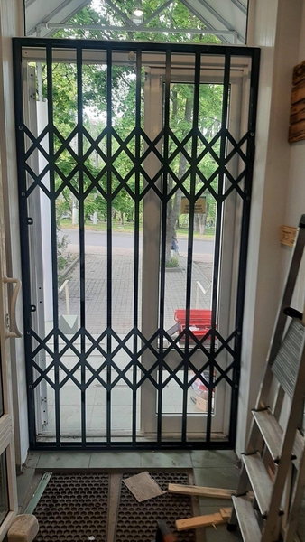 Розсувні решітки металеві на вікна, двері, вітрини Виробництво і установка Львів - <ro>Изображение</ro><ru>Изображение</ru> #6, <ru>Объявление</ru> #1714141